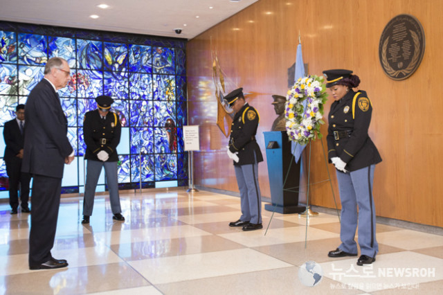 081916 Wreath-laying Ceremony to Mark Anniversary of UN Headquarters Bombing in Baghdad.jpg