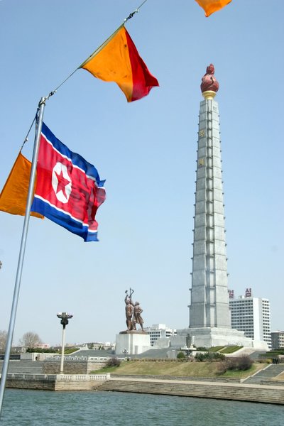 Dprk_pyongyang_chuche_monument_05.jpg